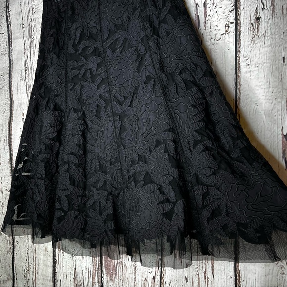 Peter Nygard Black Lace Overlay Embroidered Applique Satin Skirt Size 10 EUC - Picture 5 of 14